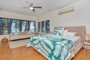  Seascape Luxury Beachfront House  Клифтон-Бич 